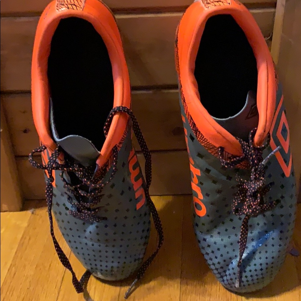 Umbro size 8 soccer Cleats